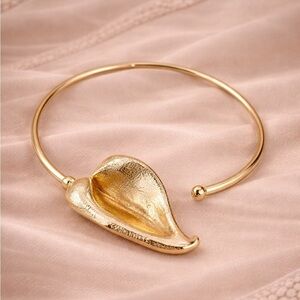 Horseshoe Lotus Gold Bangle Flower Necklace